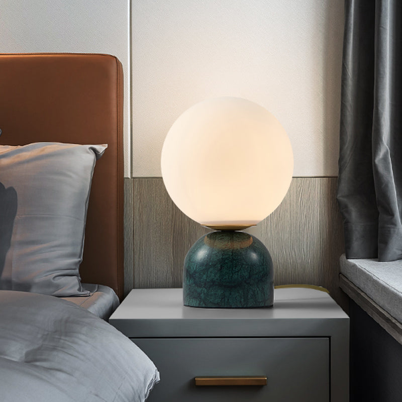 Variant image for Moderne Nachttischlampe mit Milchglas und Marmorfuß für stilvolle Akzente-2