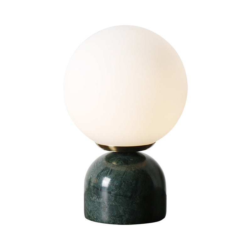Moderne Nachttischlampe mit Milchglas und Marmorfuß für stilvolle Akzente-6