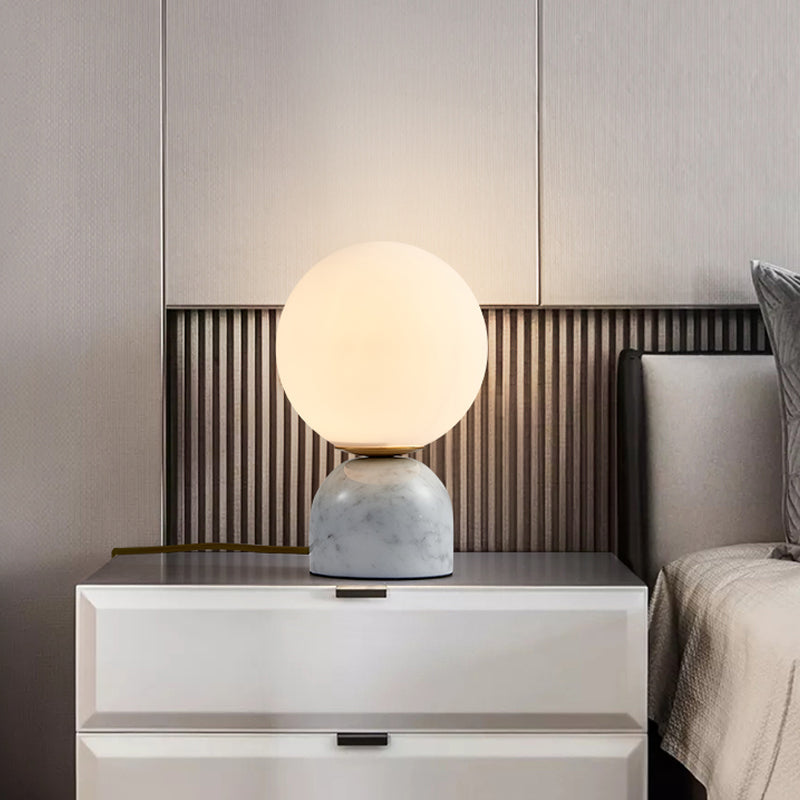 Variant image for Moderne Nachttischlampe mit Milchglas und Marmorfuß für stilvolle Akzente-3