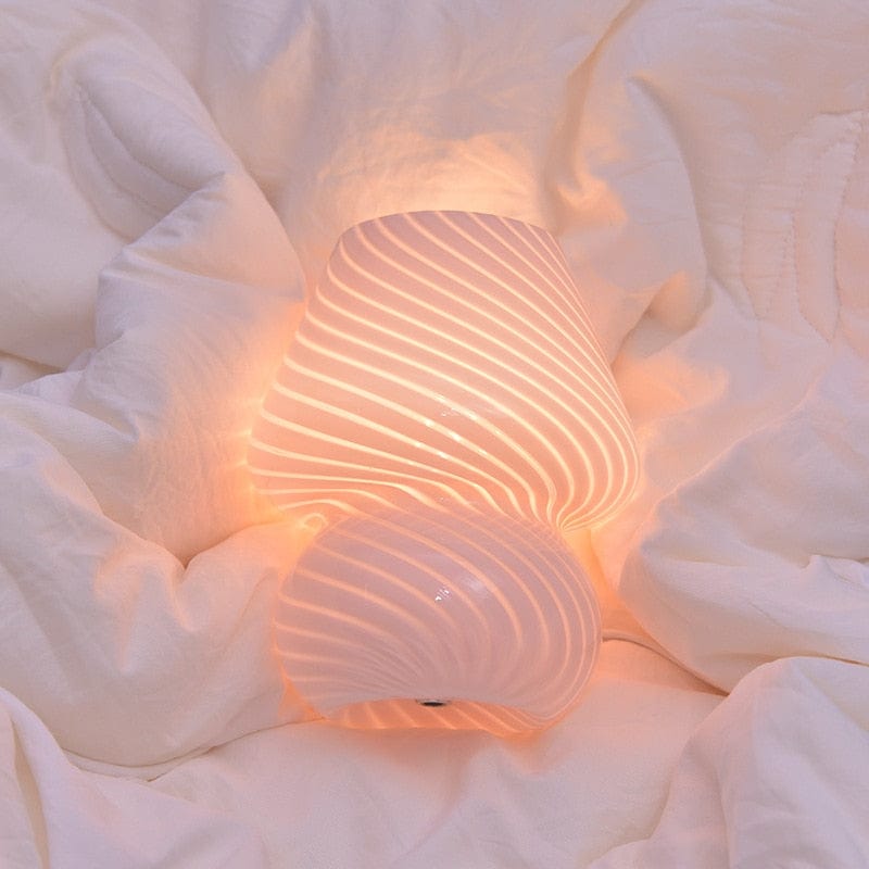 Moderne LED Nachttischlampe aus Glas mit Warmem Licht für Elegante Tischgestaltung-4