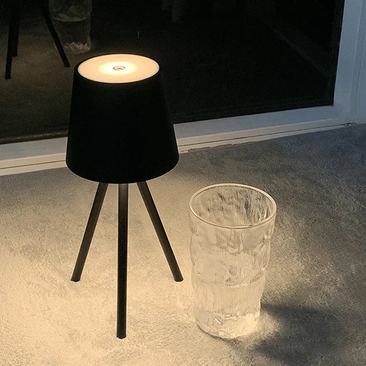 Moderne Akku Tischleuchte mit LED für stimmungsvolle Nachttischlampe und elegantes Design-2