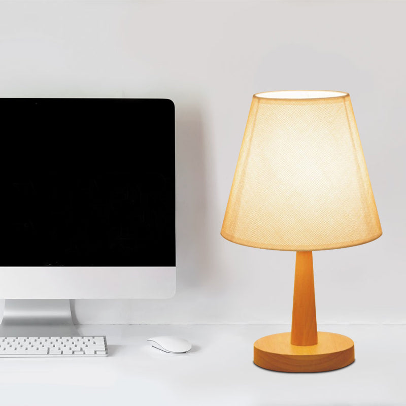 Moderne Nachttischlampe mit Stoffschirm für stilvolle Schlafzimmergestaltung-3