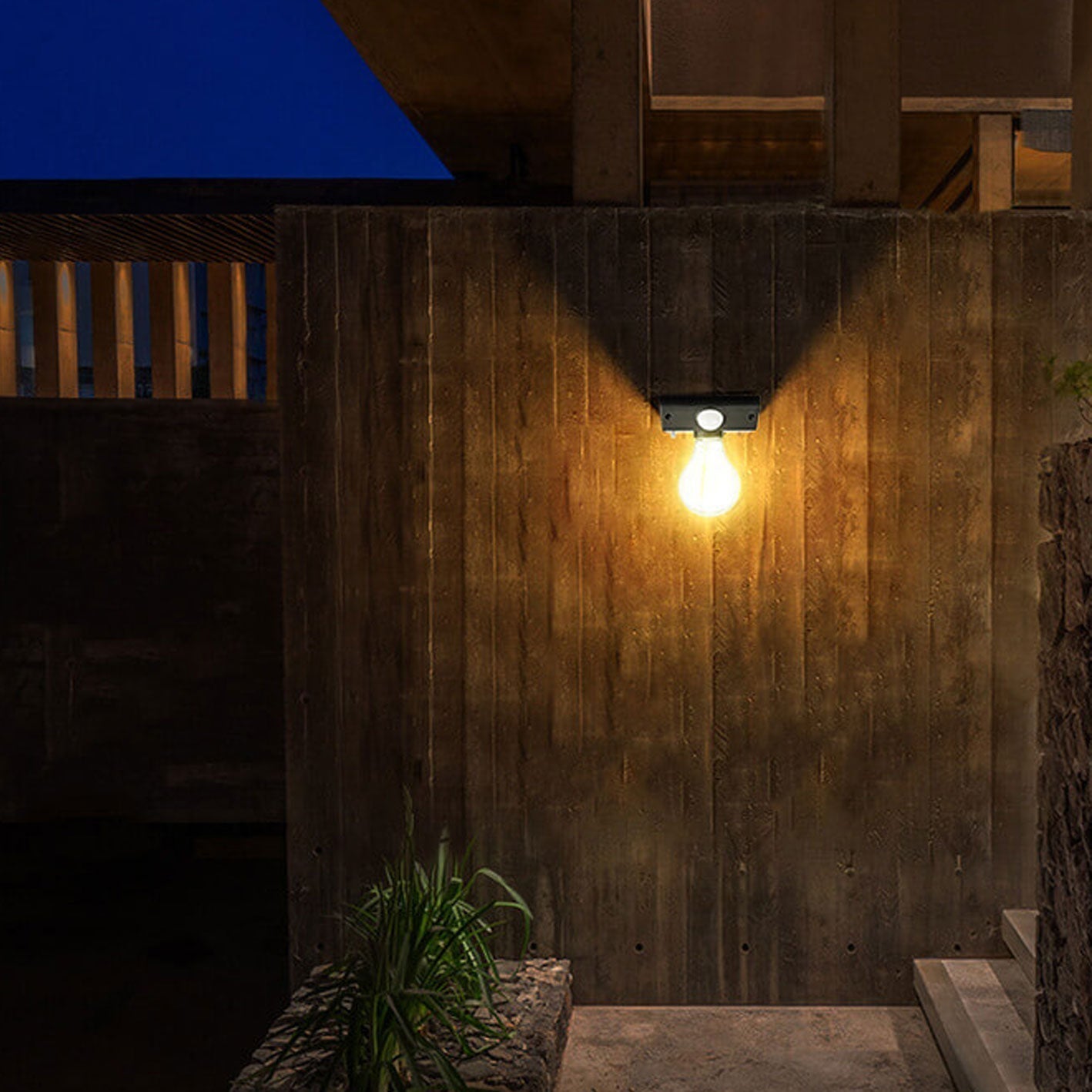 Moderne Wandleuchte Schwarz mit Körpersensor für Außenbereich - LED Solar Wandleuchte-3