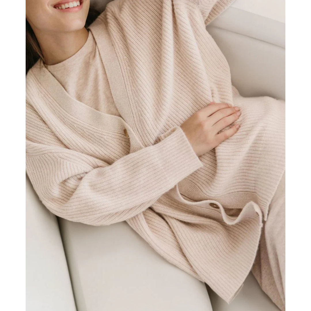 Damen Strickjacke lang für Winter mit V-Ausschnitt und gestreiften Ärmeln