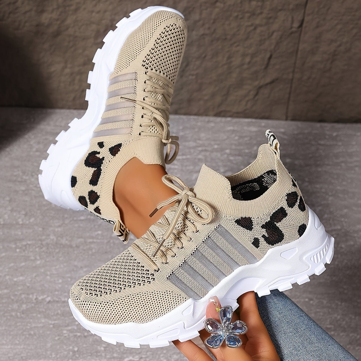 Damenschuhe mit orthopädischer Sohle für ausgedehnte Spaziergänge