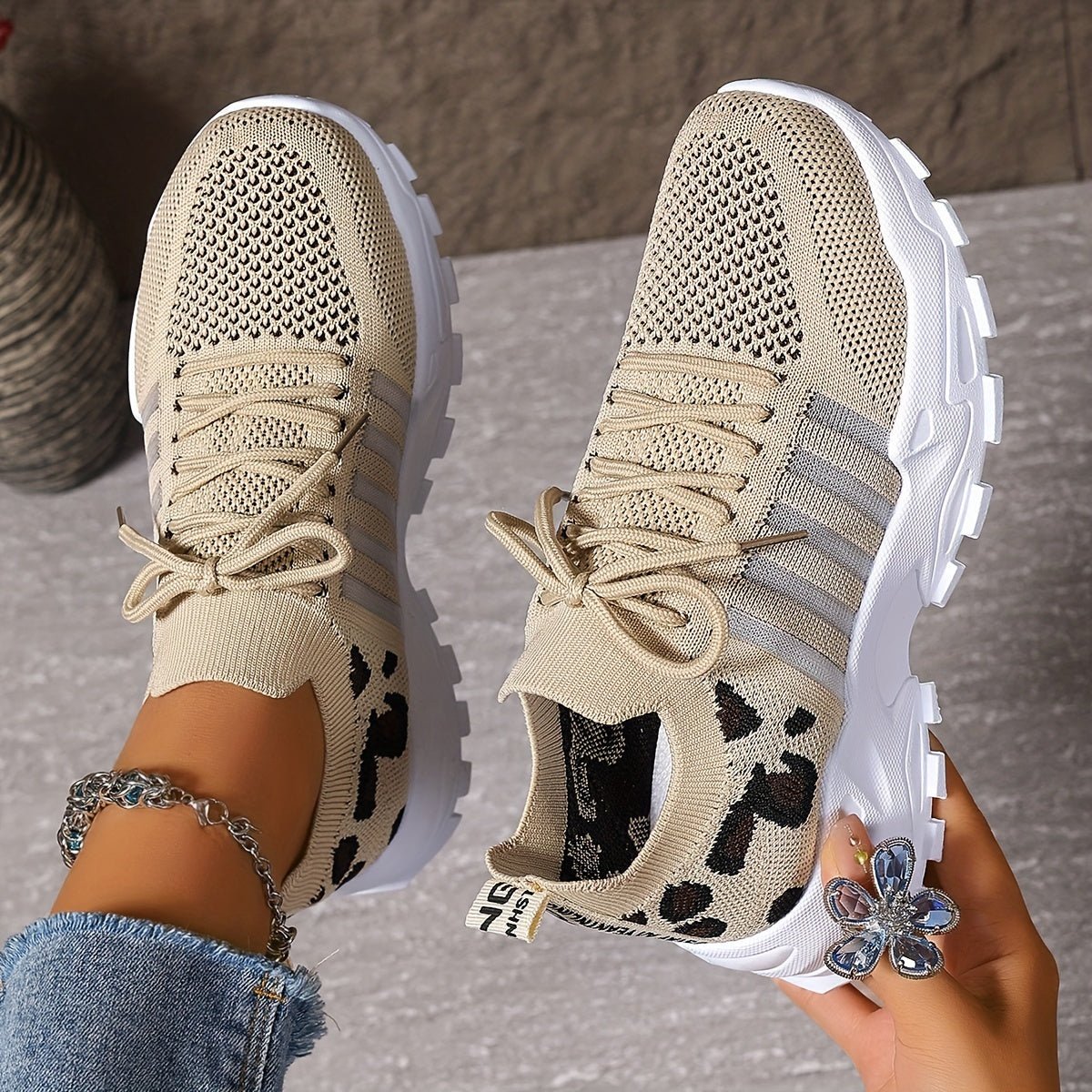 Damenschuhe mit orthopädischer Sohle für ausgedehnte Spaziergänge