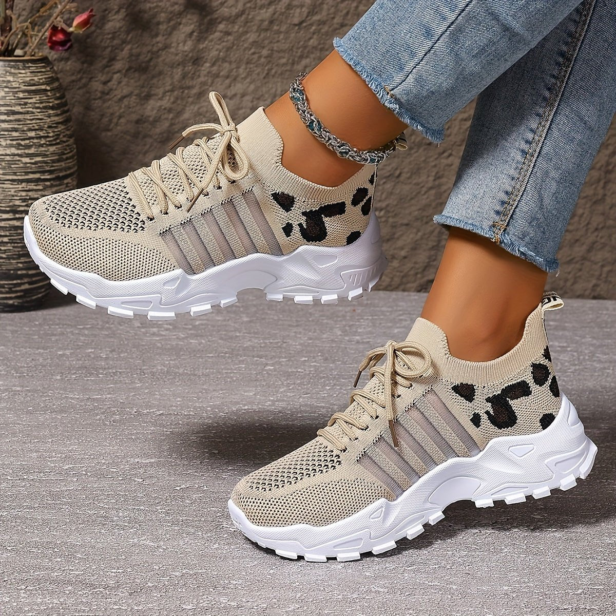 Damenschuhe mit orthopädischer Sohle für ausgedehnte Spaziergänge