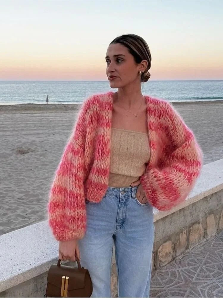 Damen Strickjacke mit Puffärmeln und kurzer Silhouette