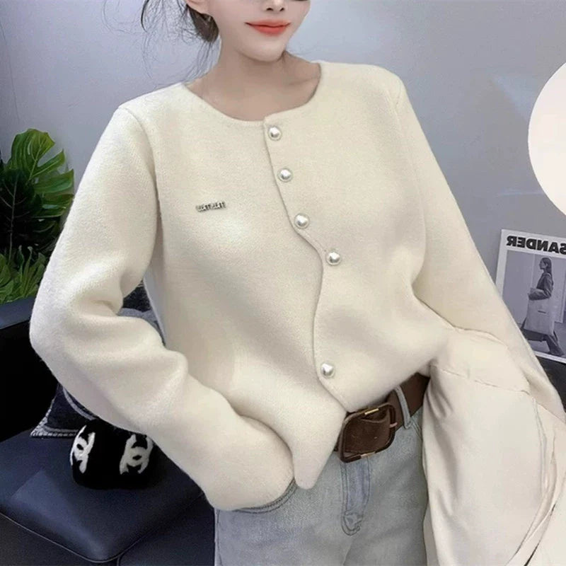 Strickjacke für Damen mit Perlmuttknöpfen