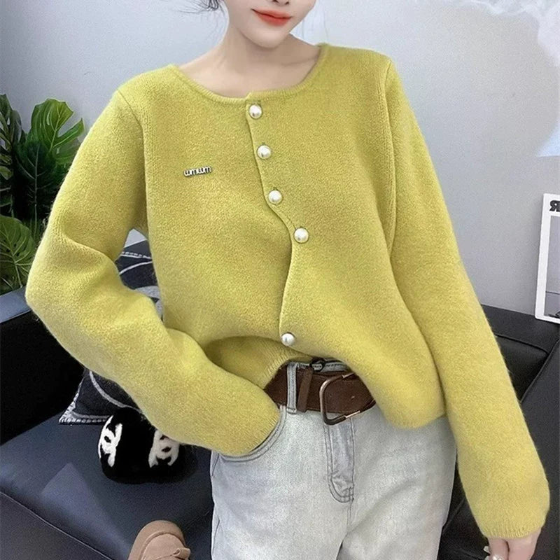 Strickjacke für Damen mit Perlmuttknöpfen