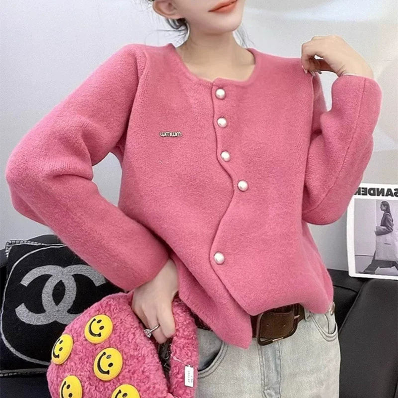 Strickjacke für Damen mit Perlmuttknöpfen
