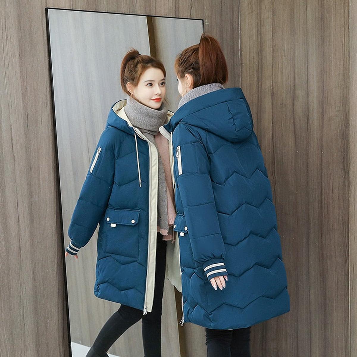 Damen Winterjacke mit verstellbarer Kapuze und klarer Linienführung