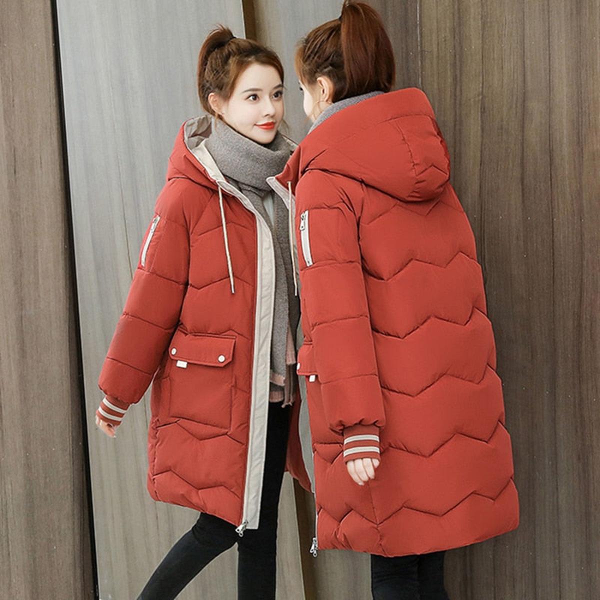 Damen Winterjacke mit verstellbarer Kapuze und klarer Linienführung
