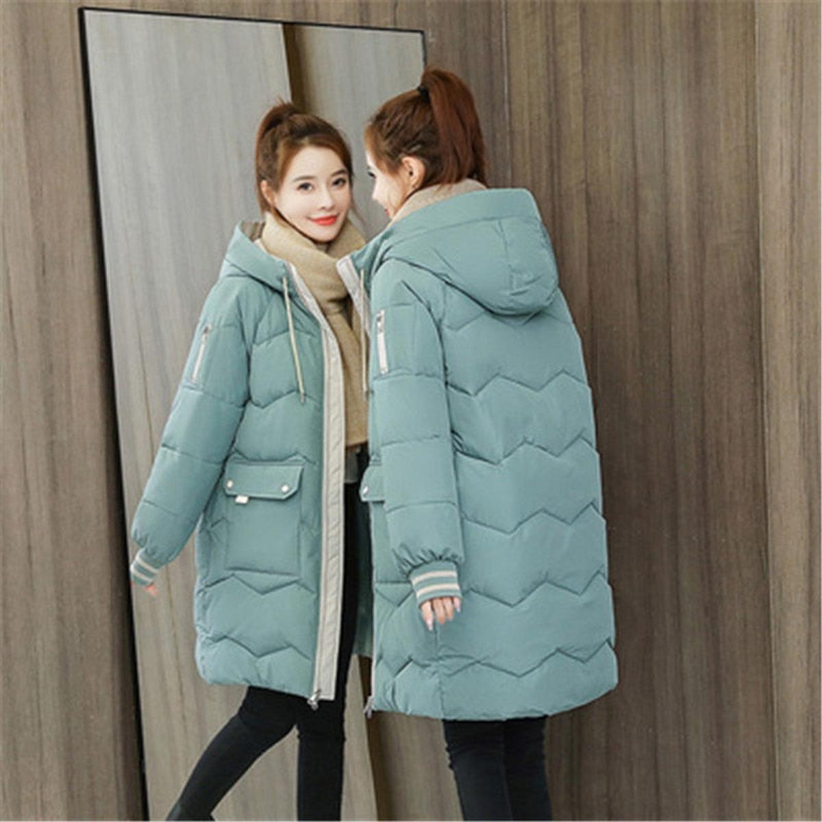 Damen Winterjacke mit verstellbarer Kapuze und klarer Linienführung