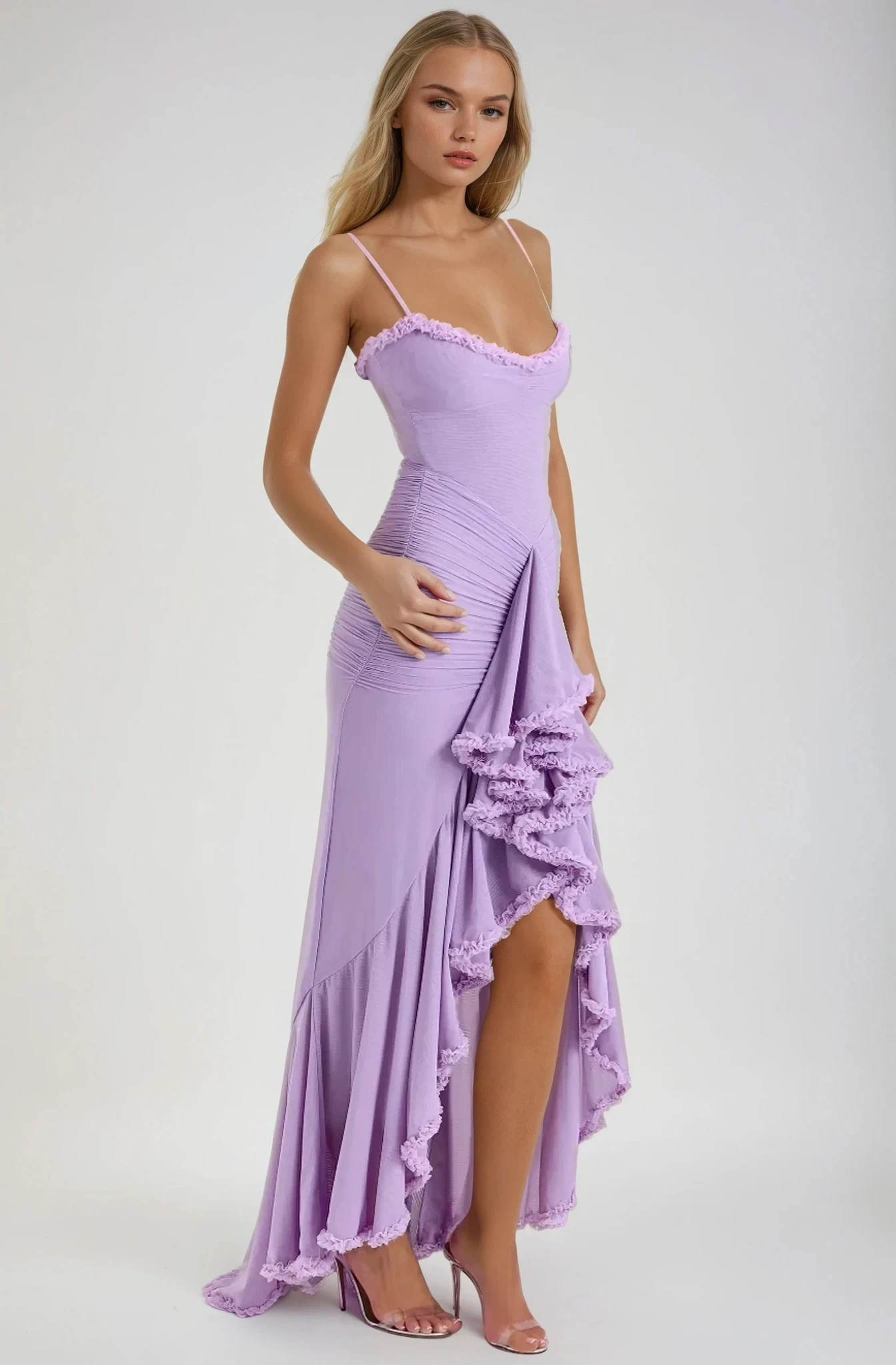 Damenkleid mit Rüschensaum in langer Länge