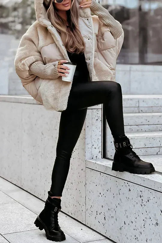 Damenjacke mit Kapuze und praktischen Taschen