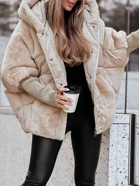 Damenjacke mit Kapuze und praktischen Taschen