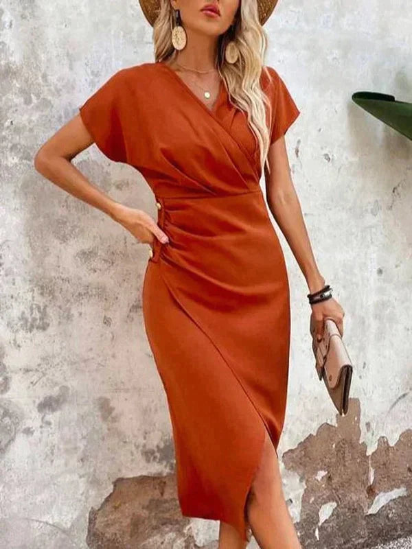 Sommerkleid mit V-Ausschnitt und kurzen Ärmeln