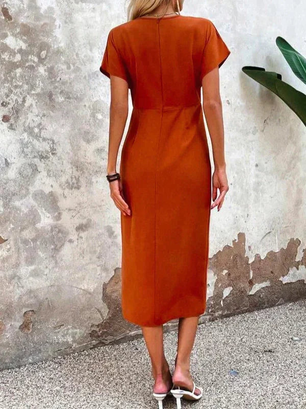Sommerkleid mit V-Ausschnitt und kurzen Ärmeln