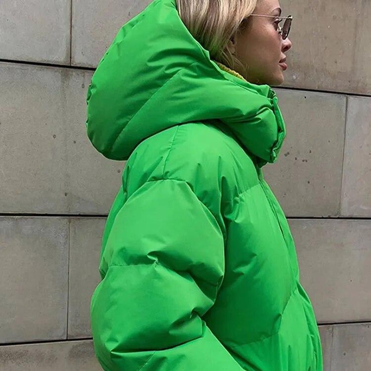 Damen Winterjacke mit Kapuze und geradem Schnitt