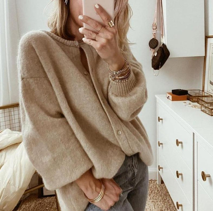 Geknöpfte Strickjacke für Damen mit geripptem Ausschnitt