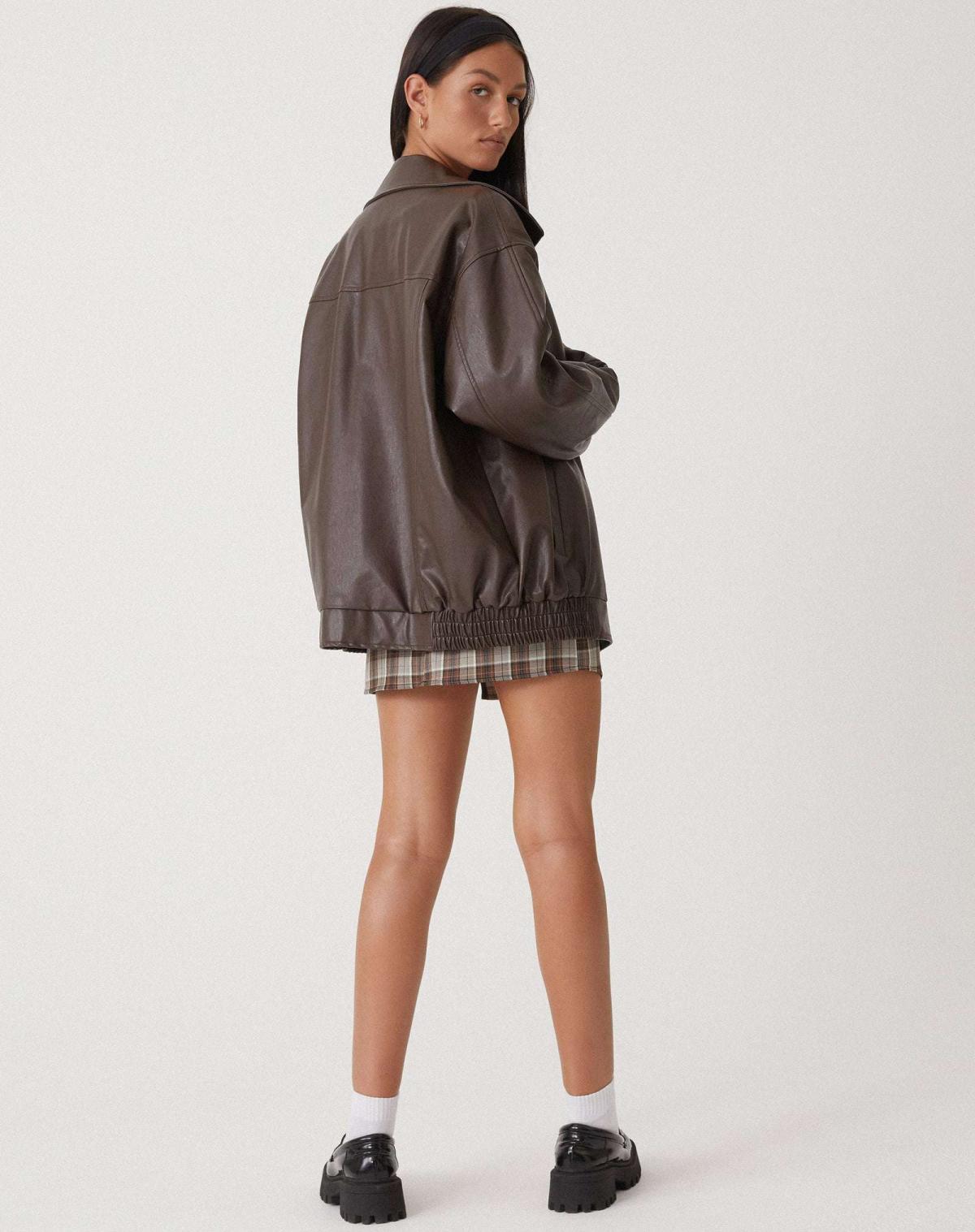Lockere Damenjacke mit zeitlosem Schnitt und legerer Passform