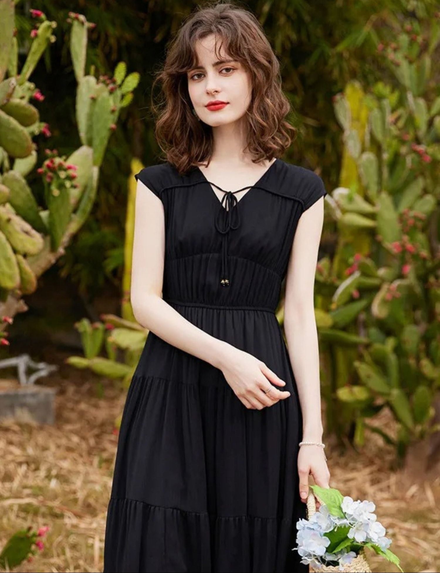 Damen-Maxikleid mit V-Ausschnitt und Schleifendetail