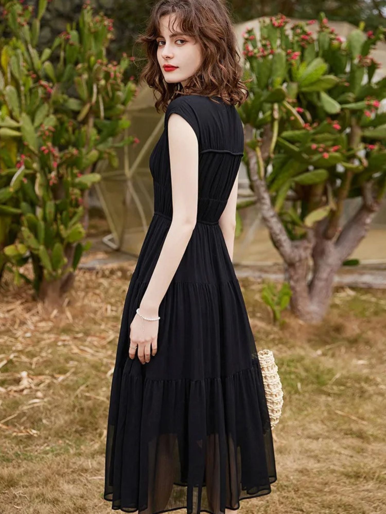 Damen-Maxikleid mit V-Ausschnitt und Schleifendetail