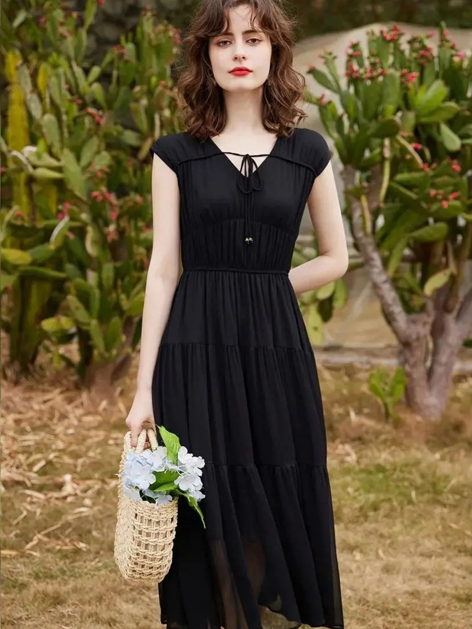 Damen-Maxikleid mit V-Ausschnitt und Schleifendetail