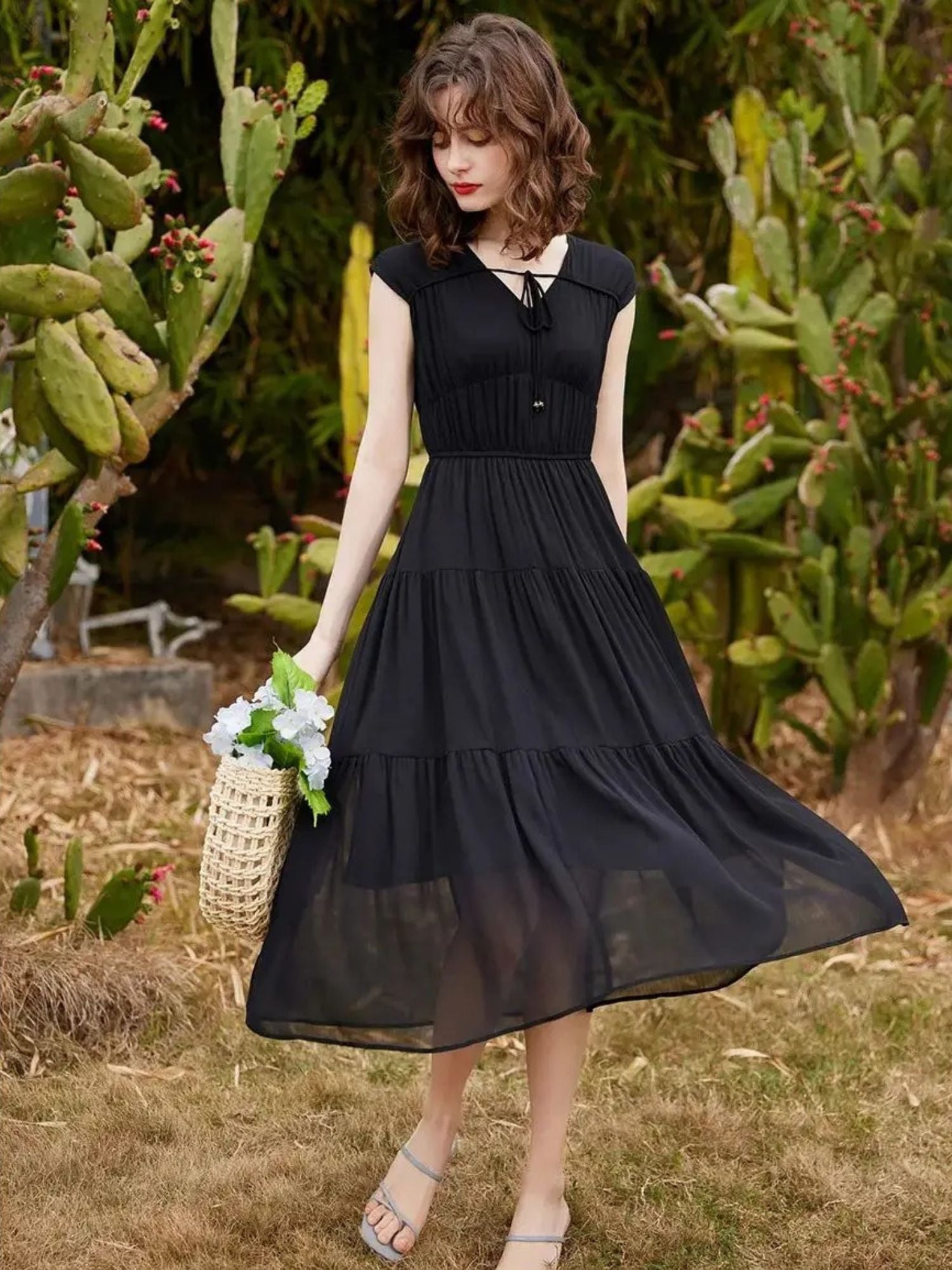 Damen-Maxikleid mit V-Ausschnitt und Schleifendetail