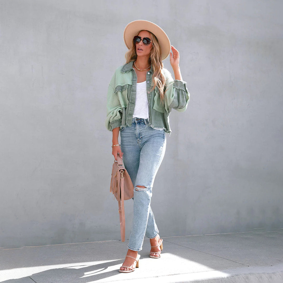 Damen Winterjacke mit offenem Vorderteil und dezentem Boho-Akzent