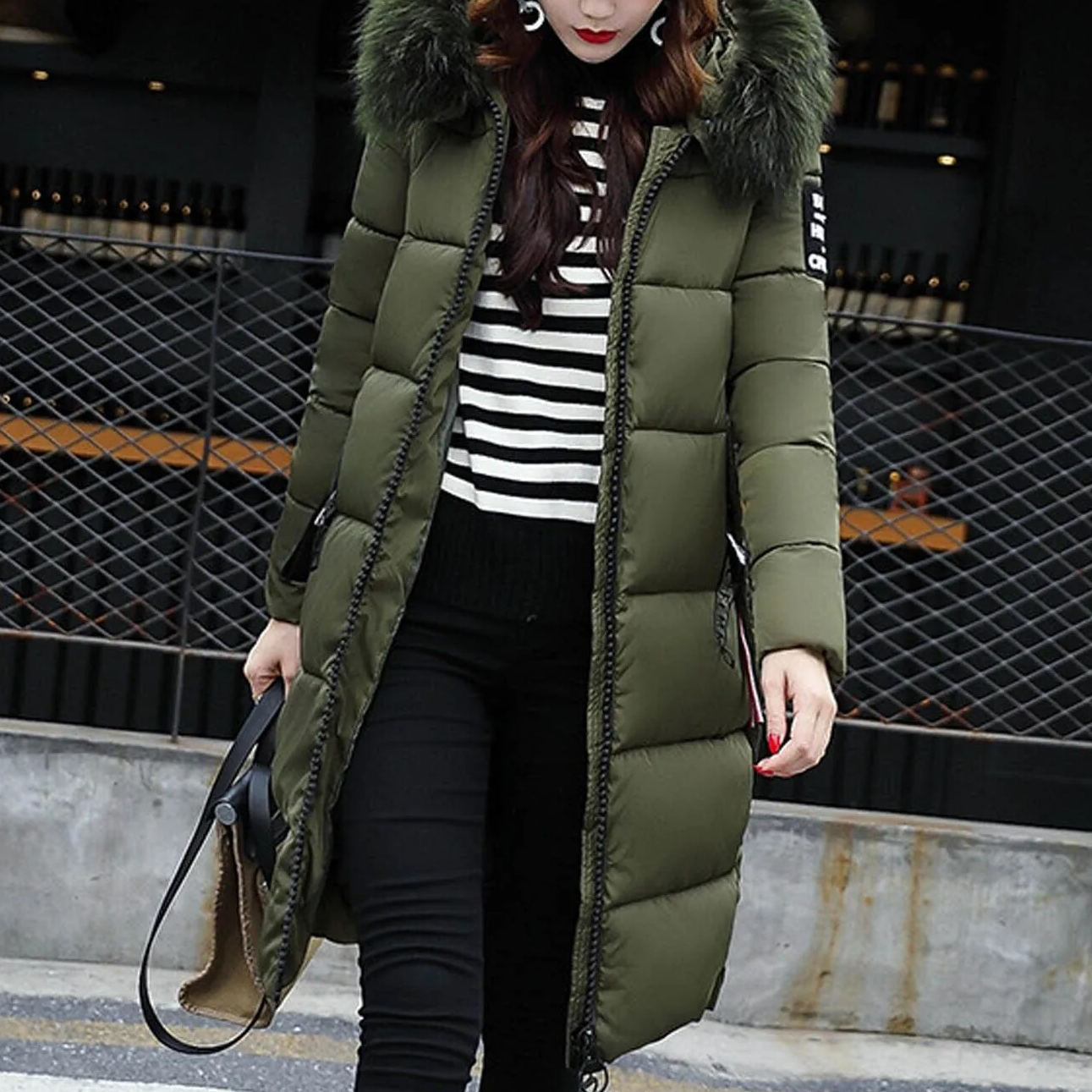 Warme, lange Damen-Winterjacke mit Fellkapuze