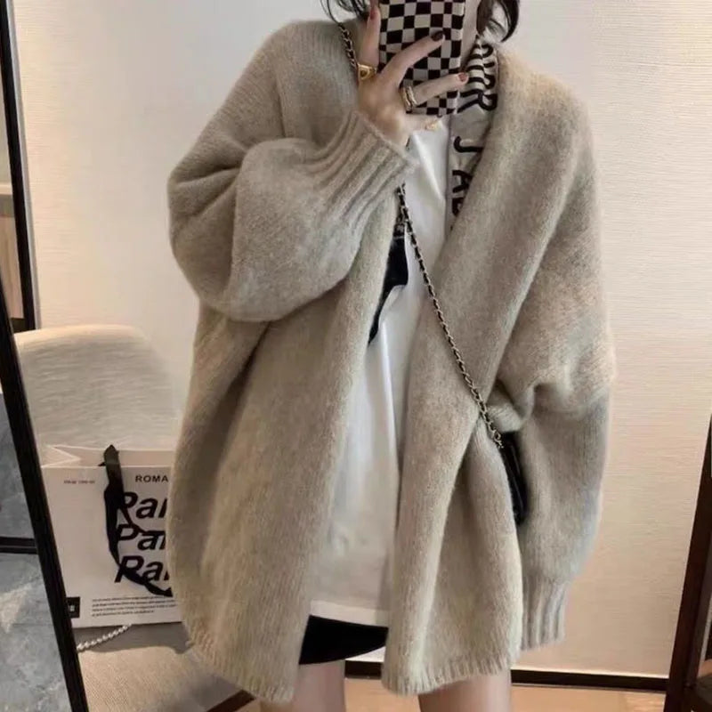 Damenstrickjacke mit weiter Passform und Ein Knopf Verschluss