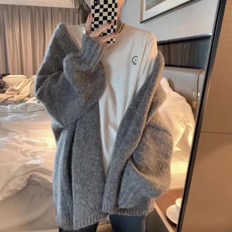 Damenstrickjacke mit weiter Passform und Ein Knopf Verschluss