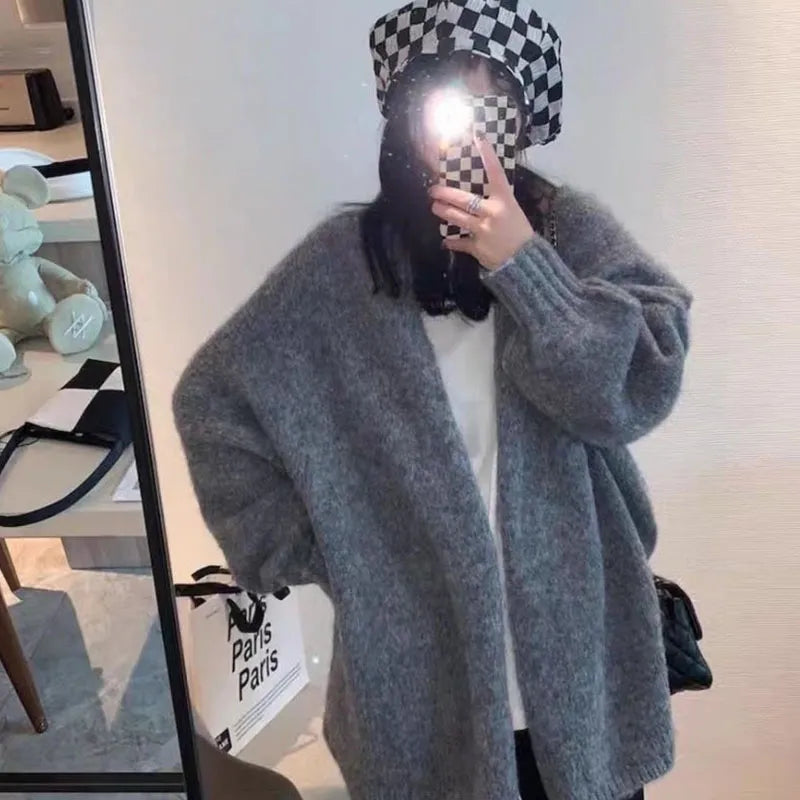Damenstrickjacke mit weiter Passform und Ein Knopf Verschluss