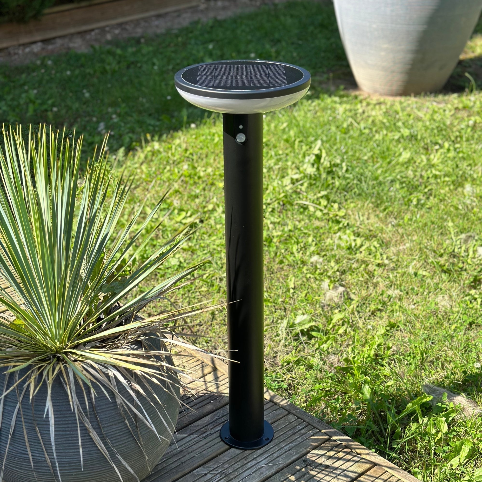 Elegante Solar Außenlampe mit Drei Beleuchtungsmodi für Stilvolle Gartenbeleuchtung-5
