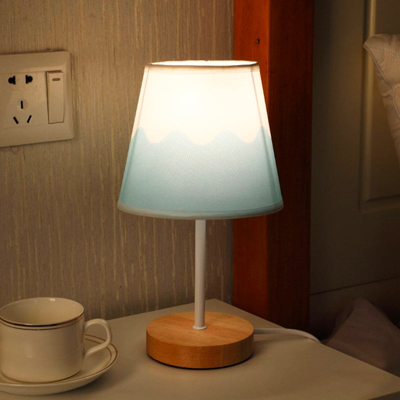 Skandinavischer Stil Nachttischlampe mit sanfter Beleuchtung-3