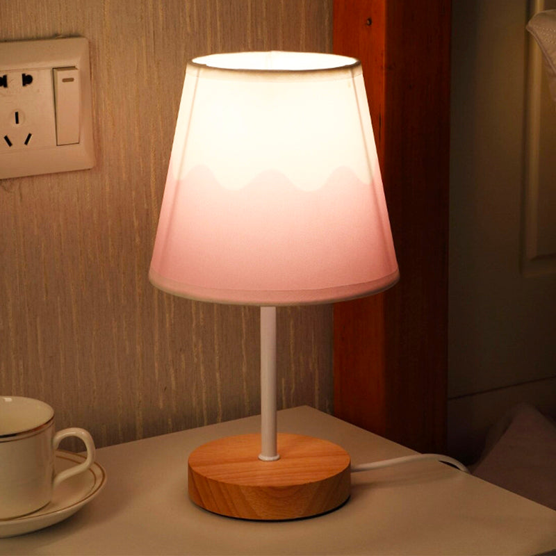 Skandinavischer Stil Nachttischlampe mit sanfter Beleuchtung-4