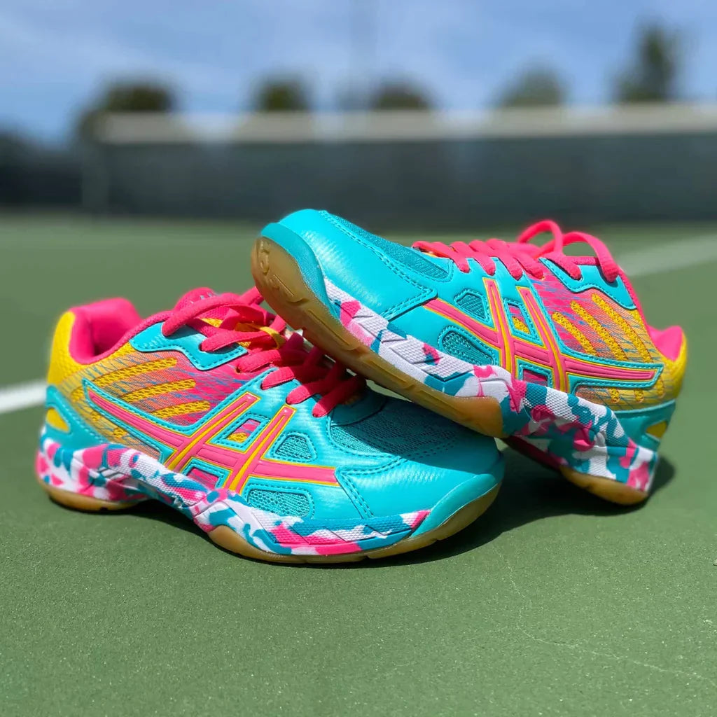 Damenschuhe mit orthopädischer Sohle fürs Tennisspiel