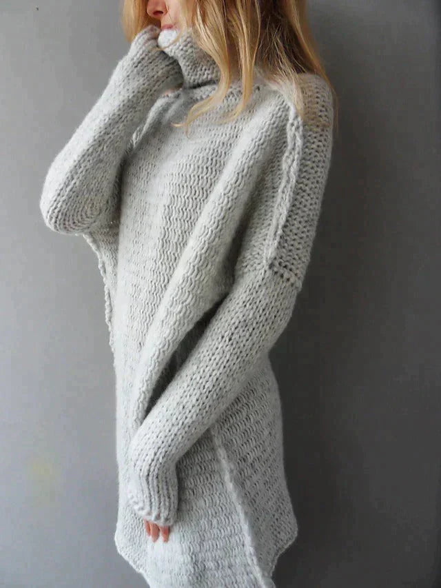Damenpullover mit weiter Form, klarem Schnitt und klassischem Rundhalsausschnitt