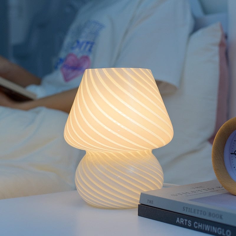 Moderne LED Nachttischlampe aus Glas mit Warmem Licht für Elegante Tischgestaltung-2