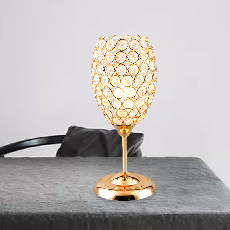Moderne Nachttischlampe im Becherdesign mit Kristallakzenten für stilvolle Räume-2
