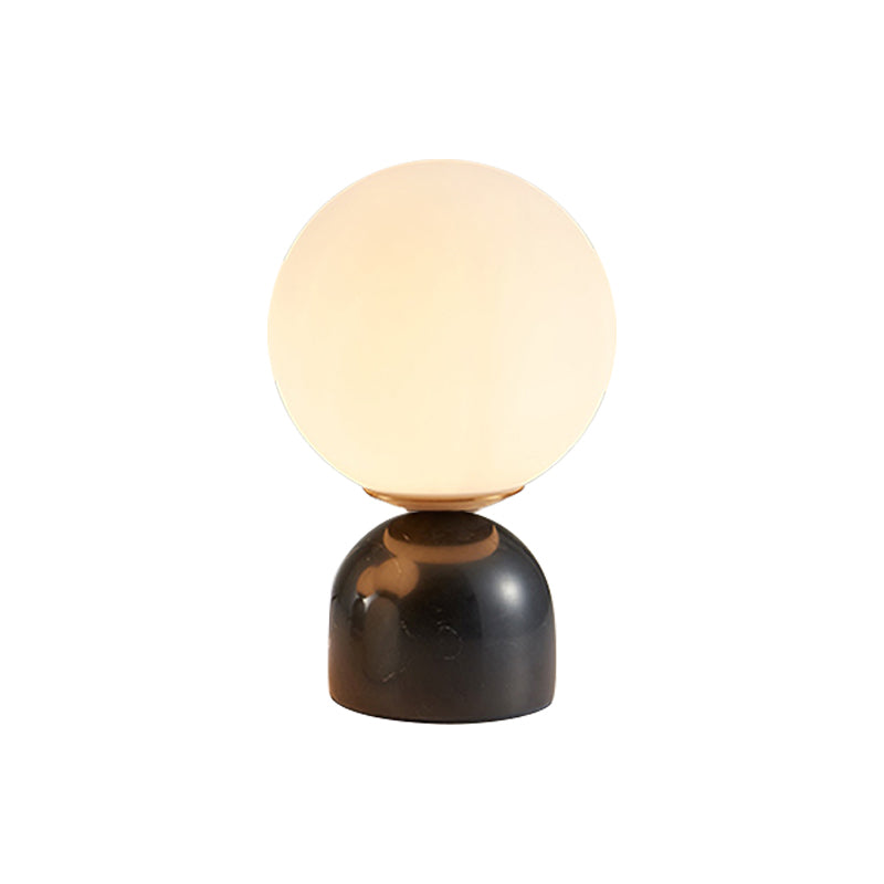 Moderne Nachttischlampe mit Milchglas und Marmorfuß für stilvolle Akzente-1