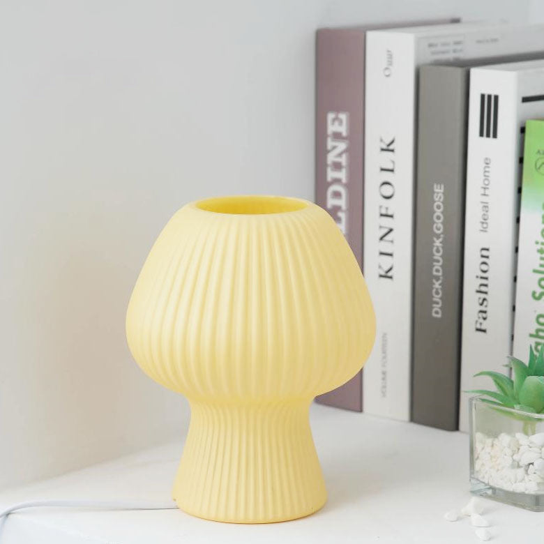 Vintage Tischlampe mit Glas-Schirm und Dimmbarem Licht für Charmante Beleuchtung-1