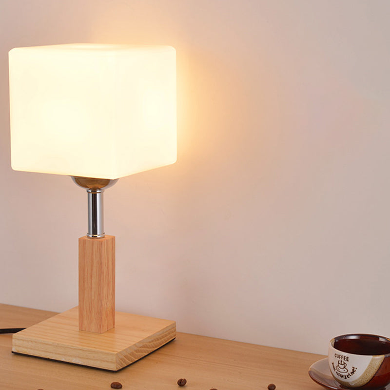 Moderne Nachttischlampe aus Holz mit satiniertem Glas und elegantem Design-1