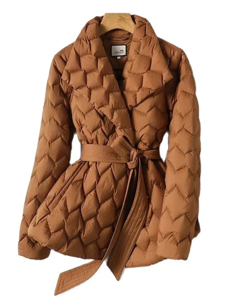Damen Winterjacke mit Gürtel und betonter Taille