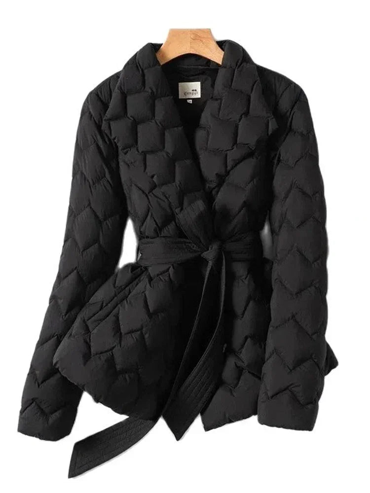 Damen Winterjacke mit Gürtel und betonter Taille