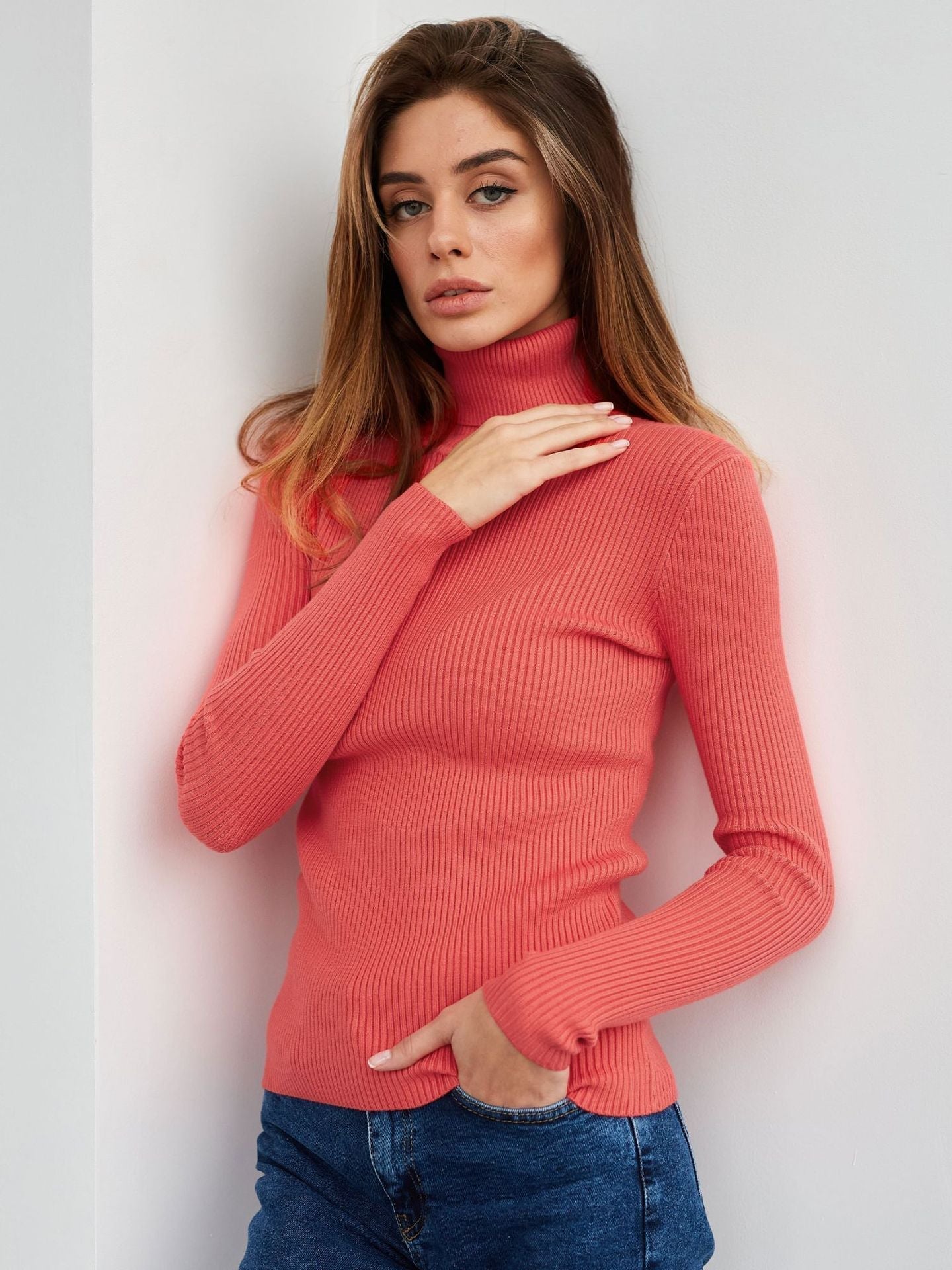 Klassischer Damen Pullover mit hohem Halsausschnitt und langen Ärmeln