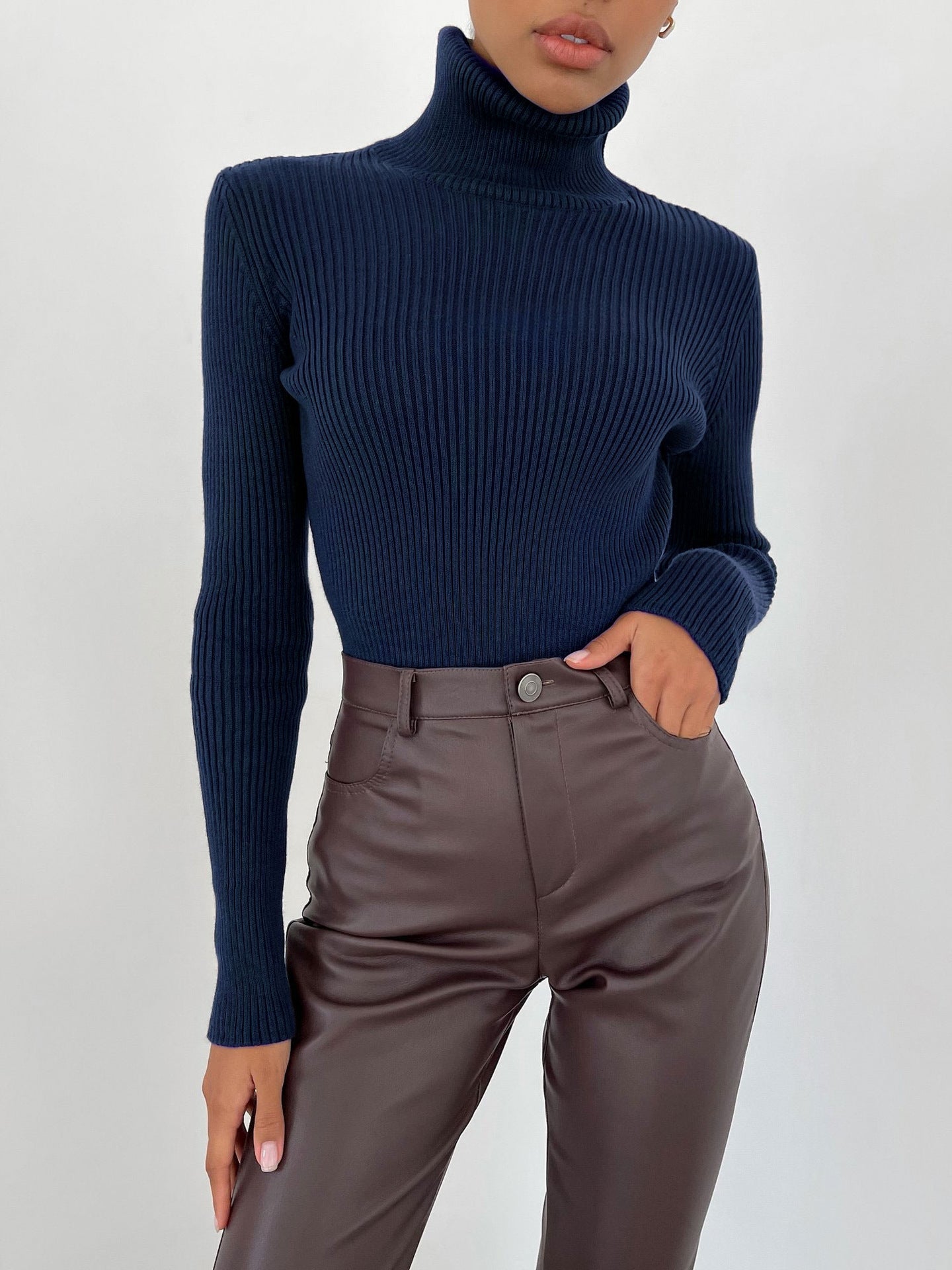 Klassischer Damen Pullover mit hohem Halsausschnitt und langen Ärmeln