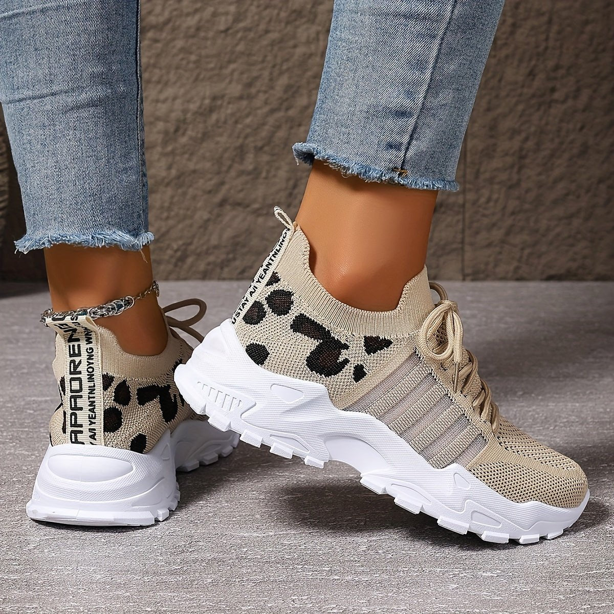 Damen­schuhe mit orthopädischer Sohle für ausgedehnte Spaziergänge